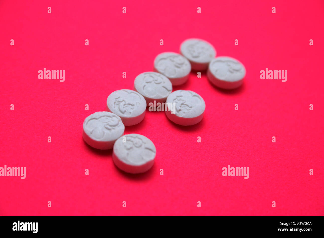 Pillole di ecstasy o compresse close up studio shot methylenedioxymethamphetamine Foto Stock