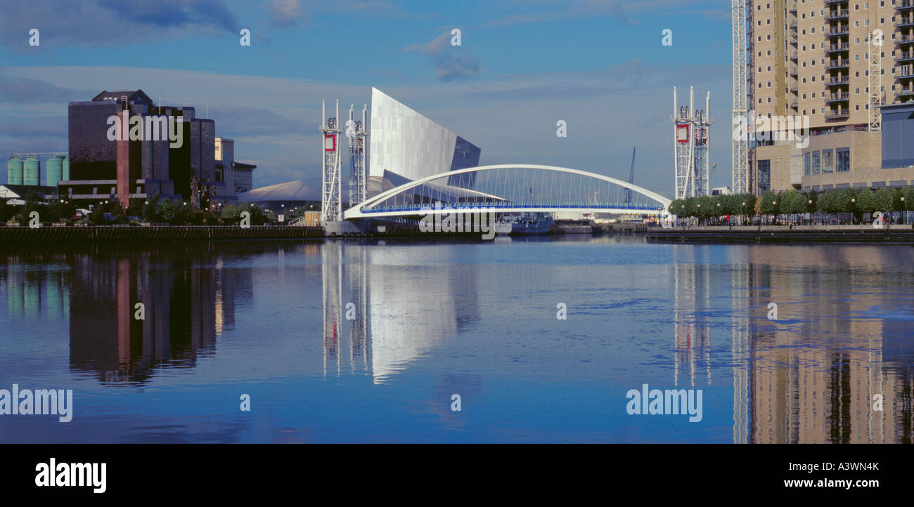 Vista generale di Salford Quays oltre il Manchester Ship Canal, Salford, Greater Manchester, Inghilterra, Regno Unito Foto Stock