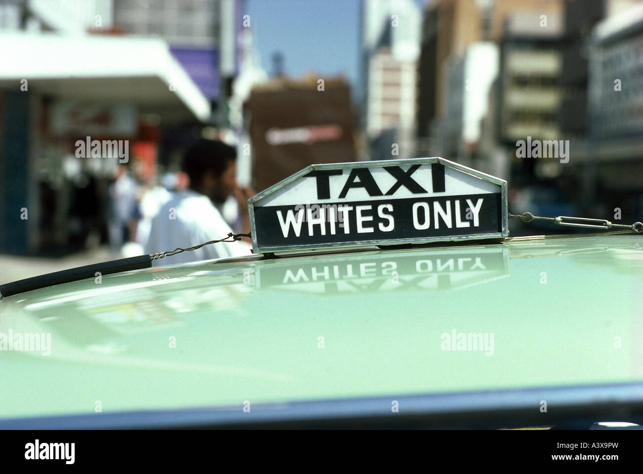 Geografia/viaggio, Sudafrica, politica, segregazione razziale, segno di taxi 'solo Whites', Pretoria, 1972, Foto Stock