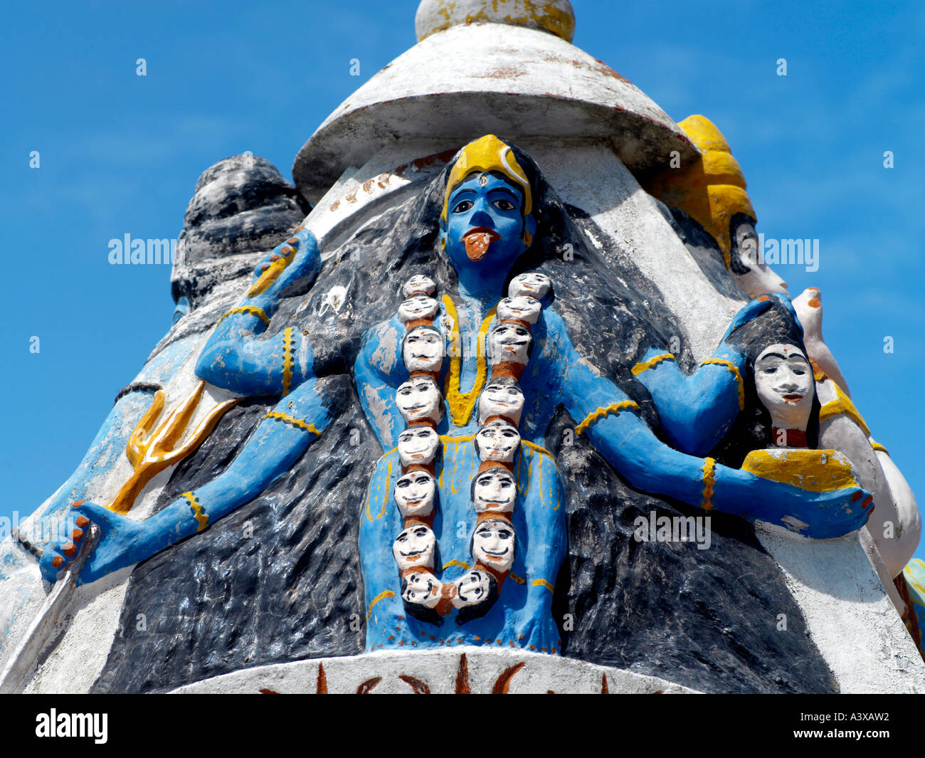 Anse La Raie Maurizio Kali statua su Shri Baba tomba Foto Stock Anse La Raie Maurizio Kali statua su Shri Baba tomba Foto Stock