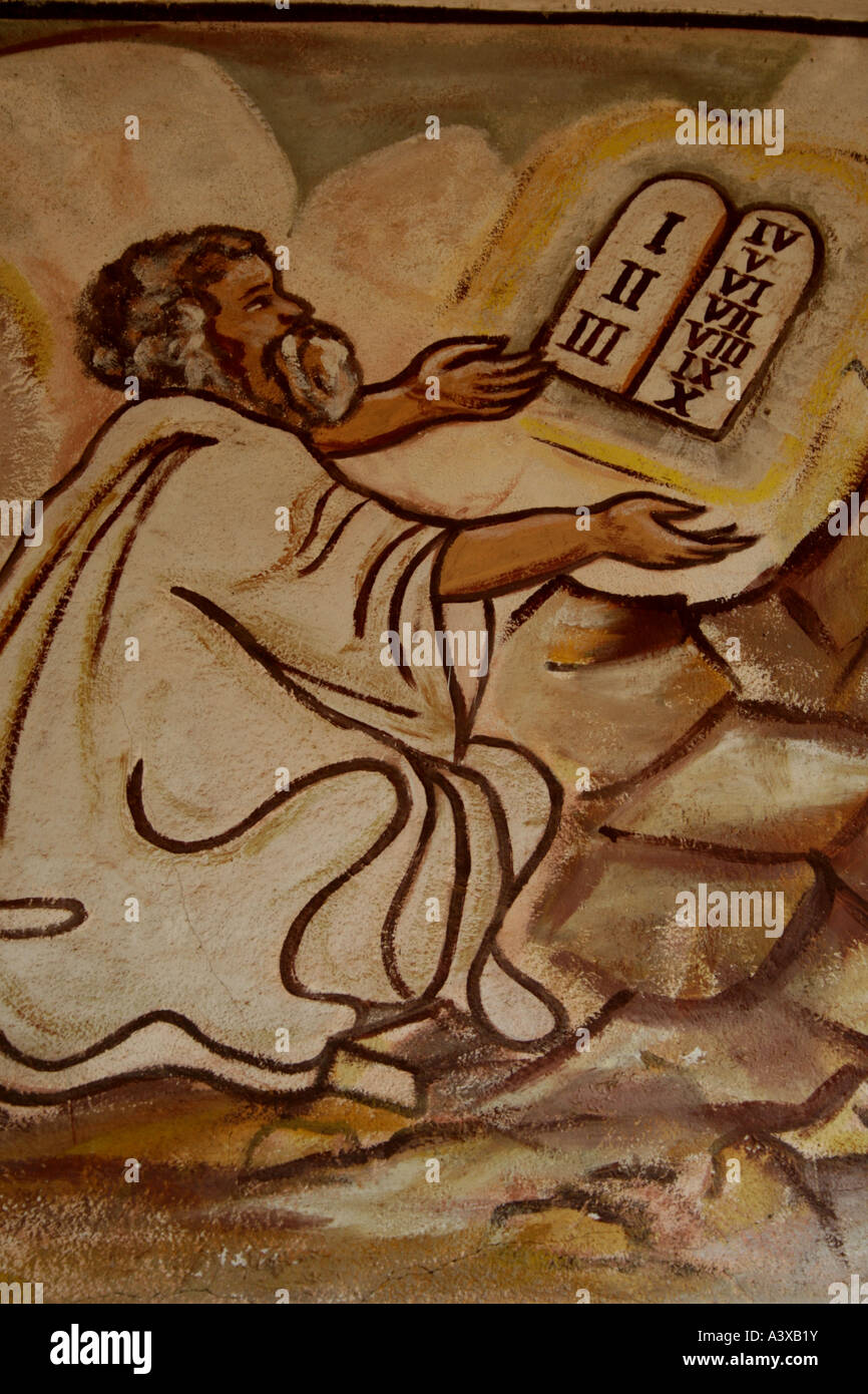 Murale di muschi ricevendo i dieci comandamenti, Togoville cattedrale, Togoville, Togo Foto Stock