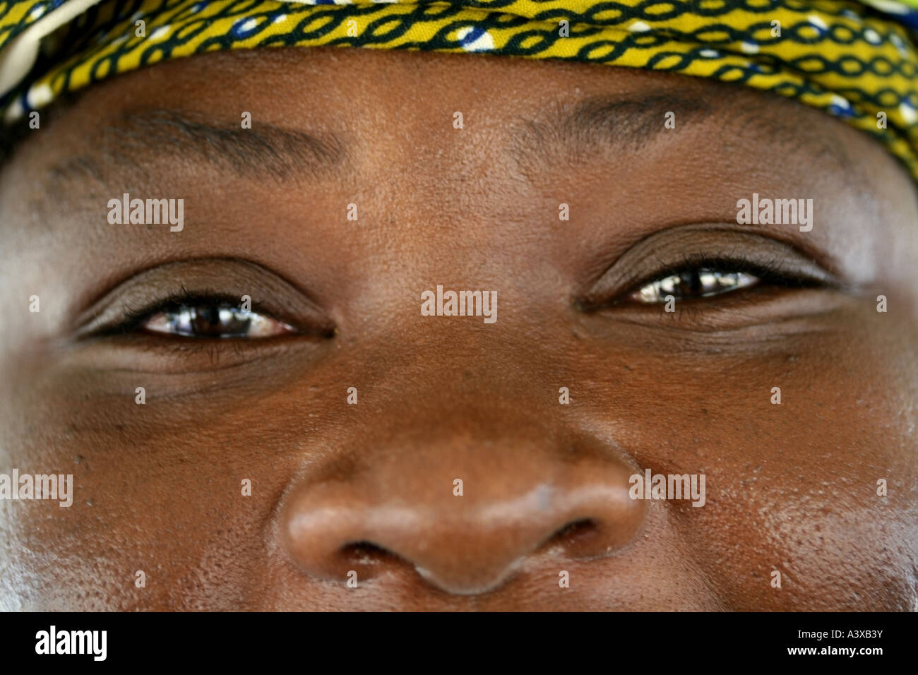 Close up del Benin lady faccia, Porto Novo, Benin Foto Stock