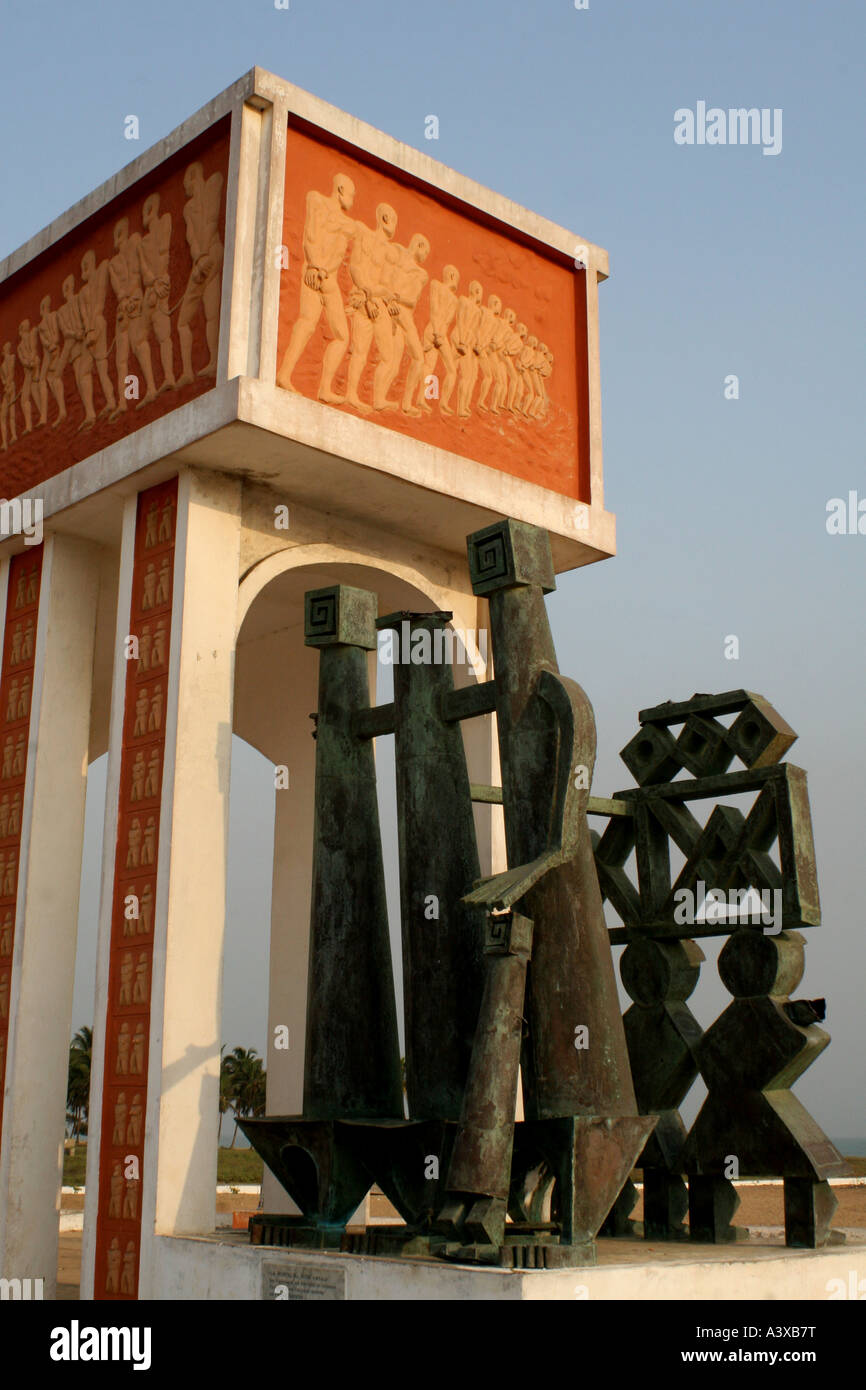 Punto di non ritorno memorial in onore di uscire schiavi , Route des esclaves , Ouidah , Benin Foto Stock