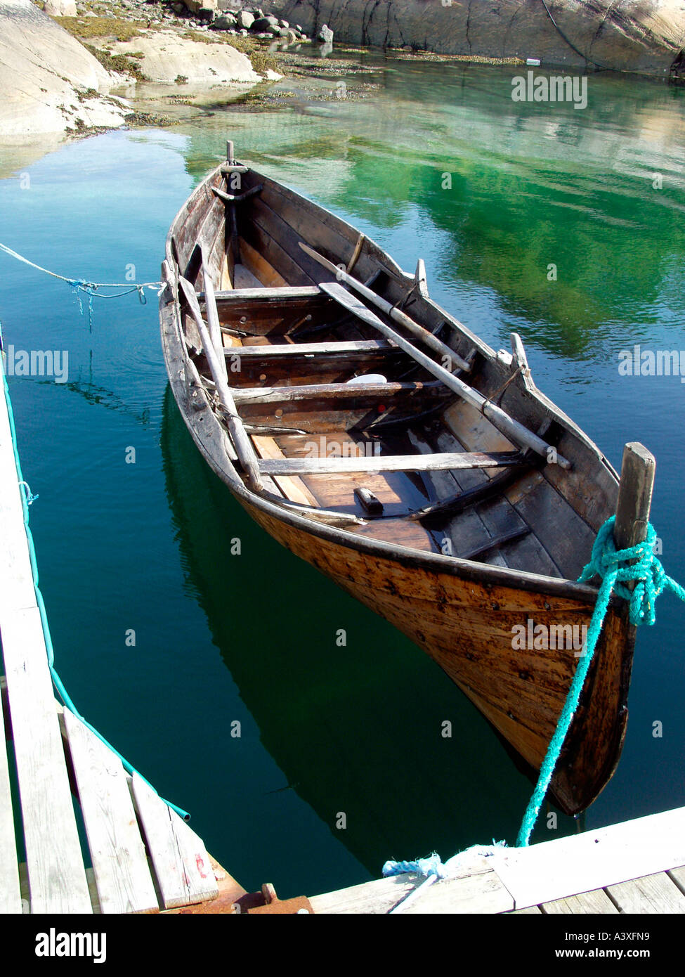 La barca di legno in fase di atterraggio Foto Stock