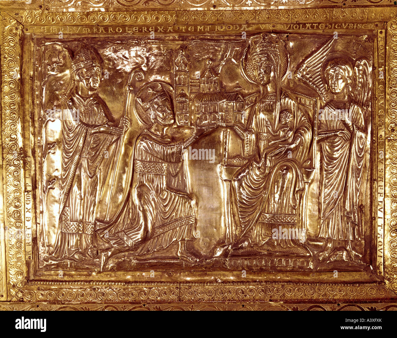 Belle arti, medioevo, craft / Artigianato, santuario di Carlo Magno, 1215, per assegnazione dell'imperatore Federico II, rilievo del tetto, deta Foto Stock