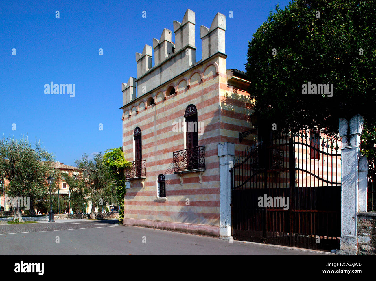 Torri del Benaco sul Lago di Garda Foto Stock