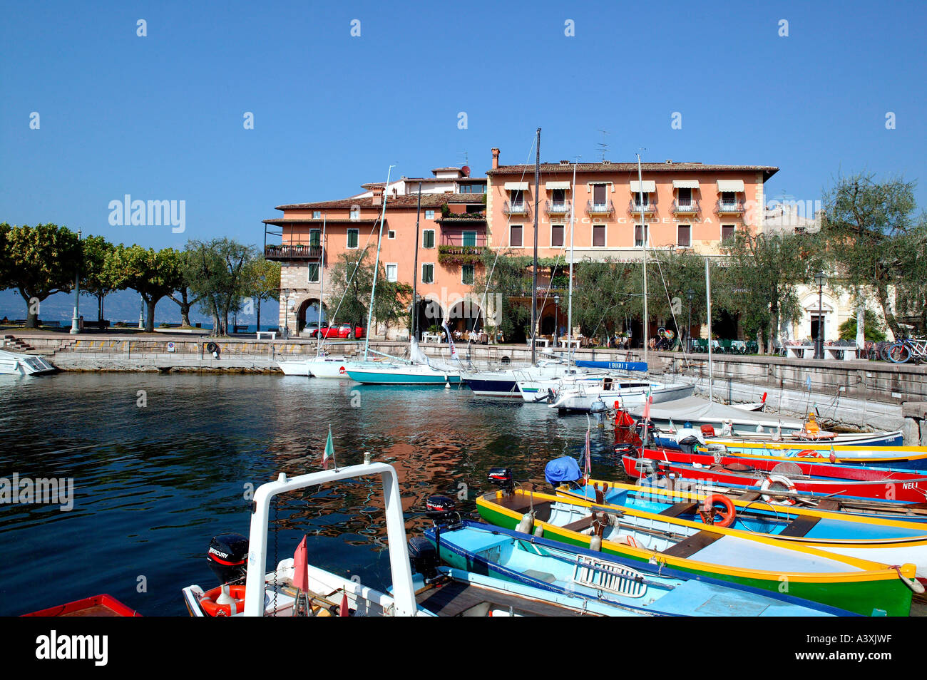 Torri del Benaco sul Lago di Garda Foto Stock