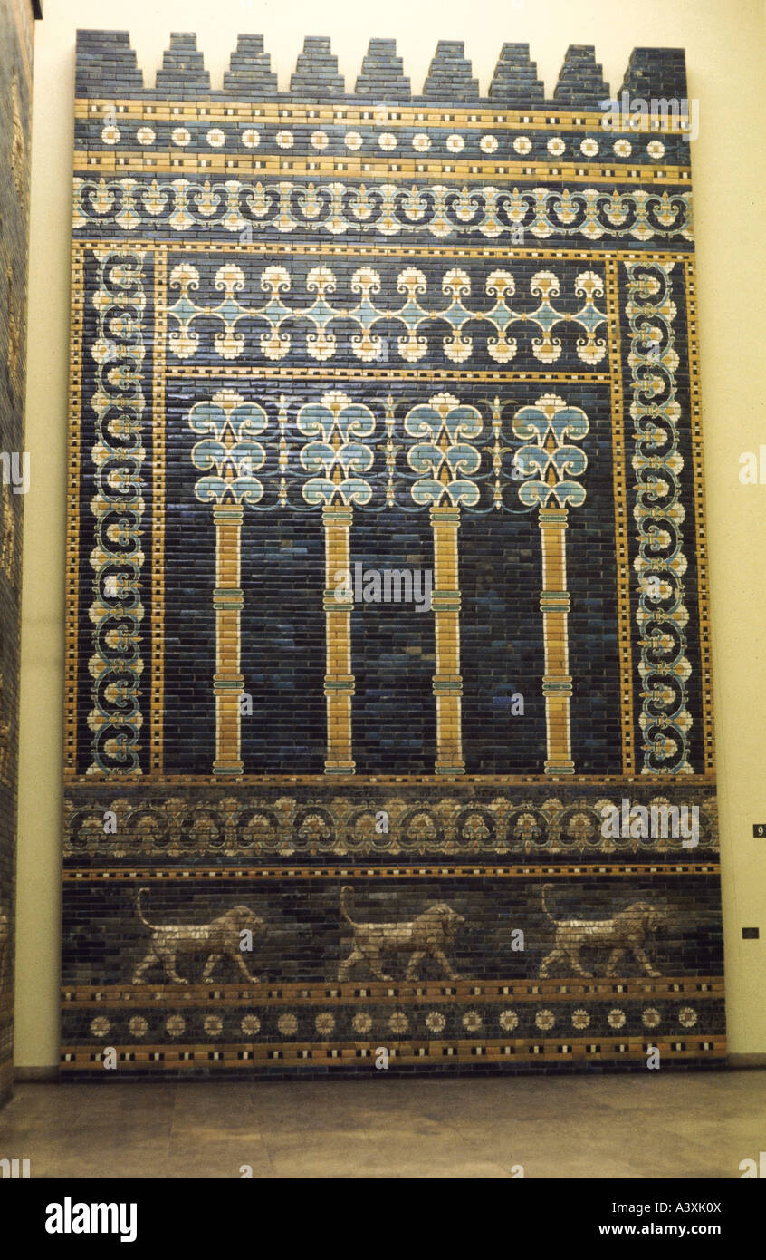 Belle arti, Mesopotamia, Babilonia, davanti alla sala del trono, città castello (al-qasr) di Nabucodonosor II, costruito 580 BC, Pergamon Mu Foto Stock