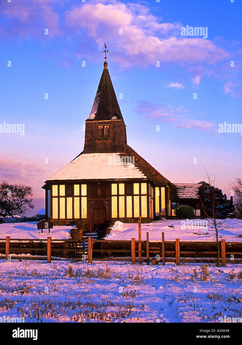 Chiesa di San Giacomo e San Paolo in inverno, Marton, vicino a Congleton, Cheshire, Inghilterra, Regno Unito Foto Stock