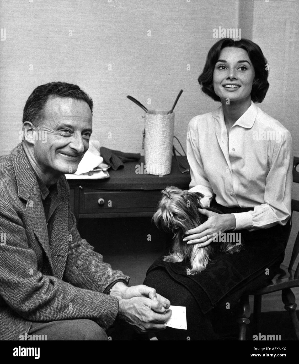 Hepburn, Audrey, 4.5.1929 - 20.1.1993, attrice britannica, con Fred Zinnemann, (1907-1997), a mezza lunghezza e degli anni cinquanta, nome di nascita, Edda K Foto Stock