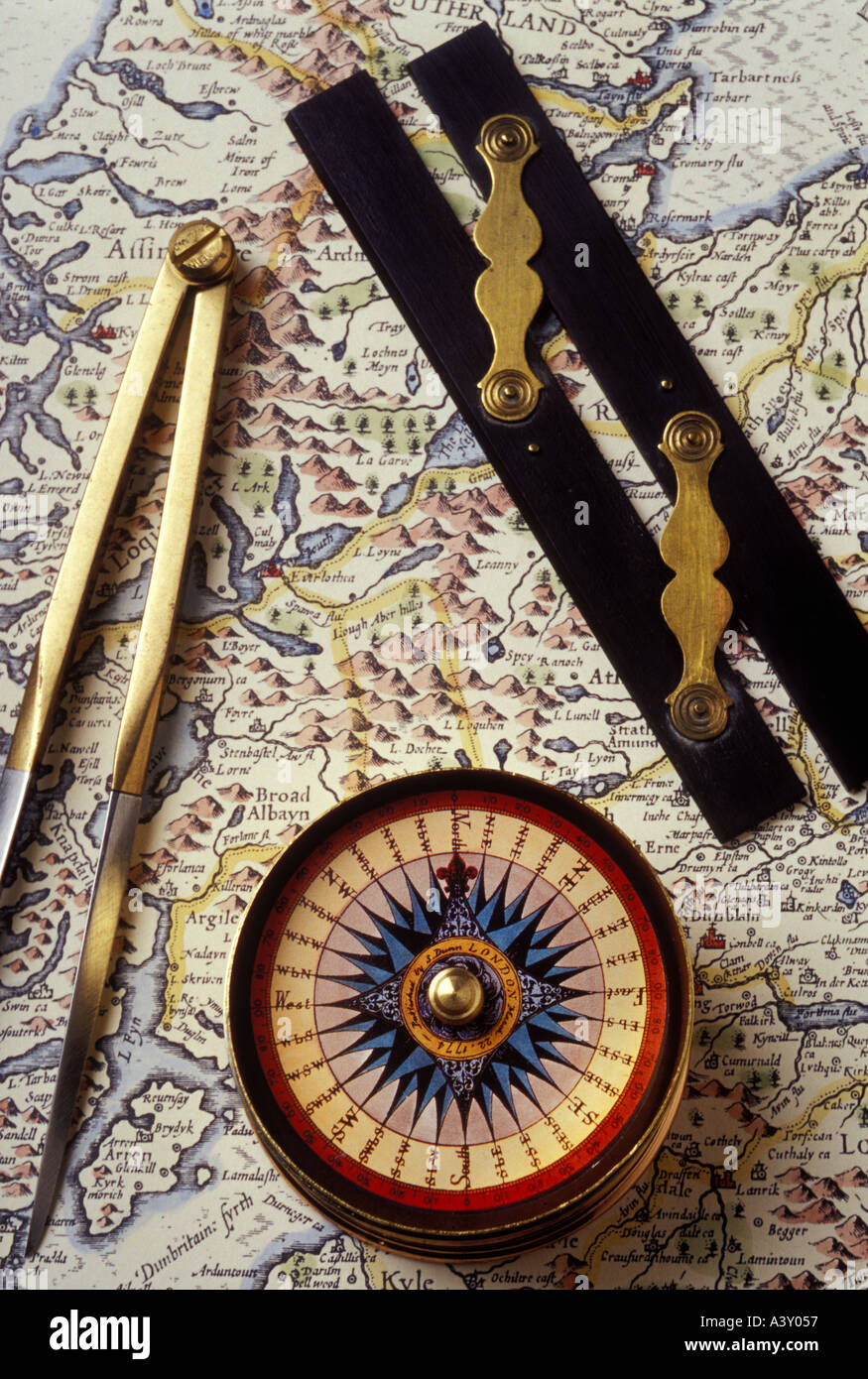 Mappa vecchia con bussola e un grafico illustrante nessun'altra attrezzatura Foto Stock