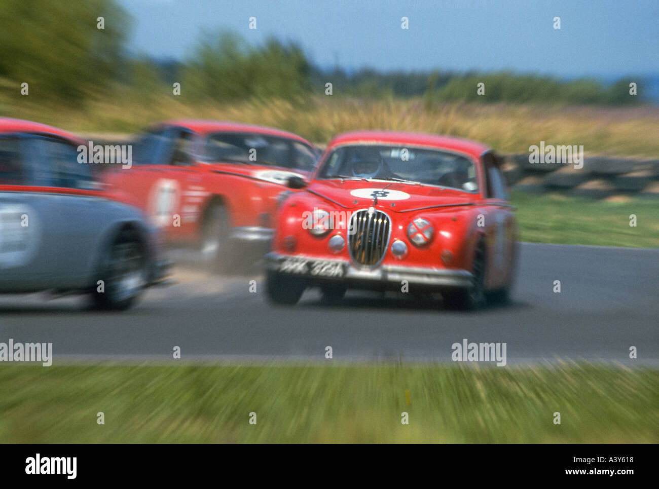 Classic Jaguar Mk 2 auto racing Foto Stock