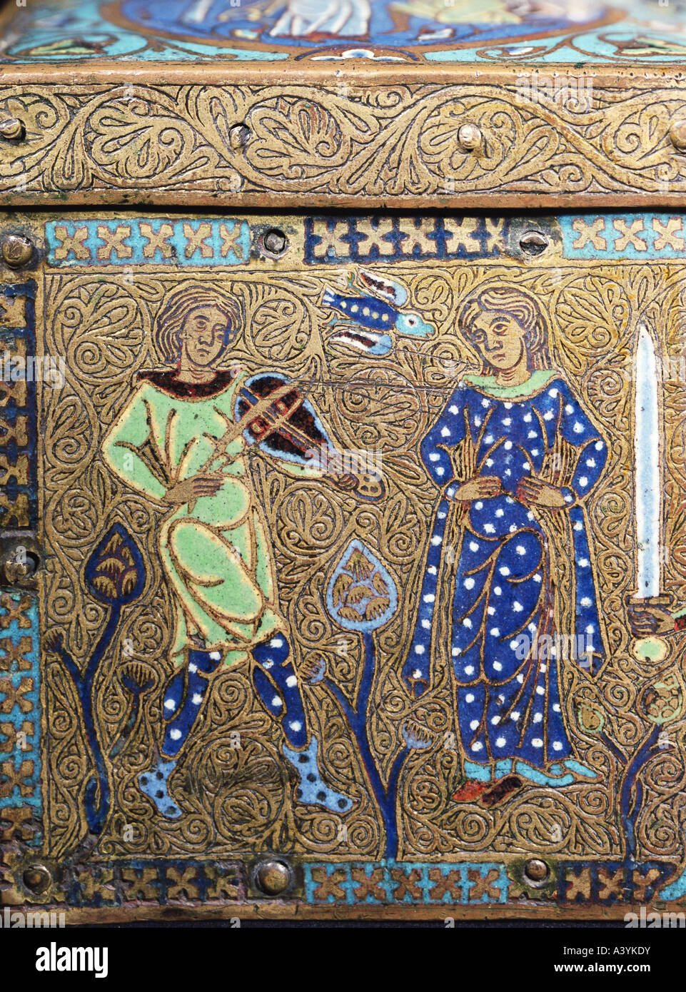 Belle arti, medioevo, craft / Artigianato, cassetta, anteriore, dettaglio gleeman e ballerino, Limoges, inizi del secolo XIII, smalto, BRI Foto Stock