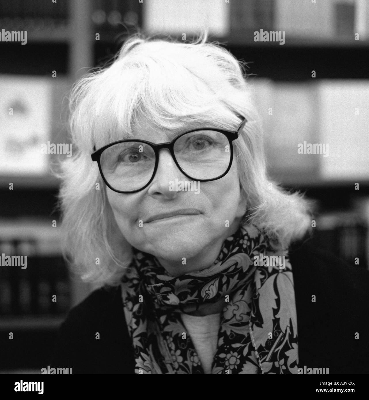 Autore americano Alison Lurie al 2003 Hay Festival UK KATHY DEWITT Foto Stock