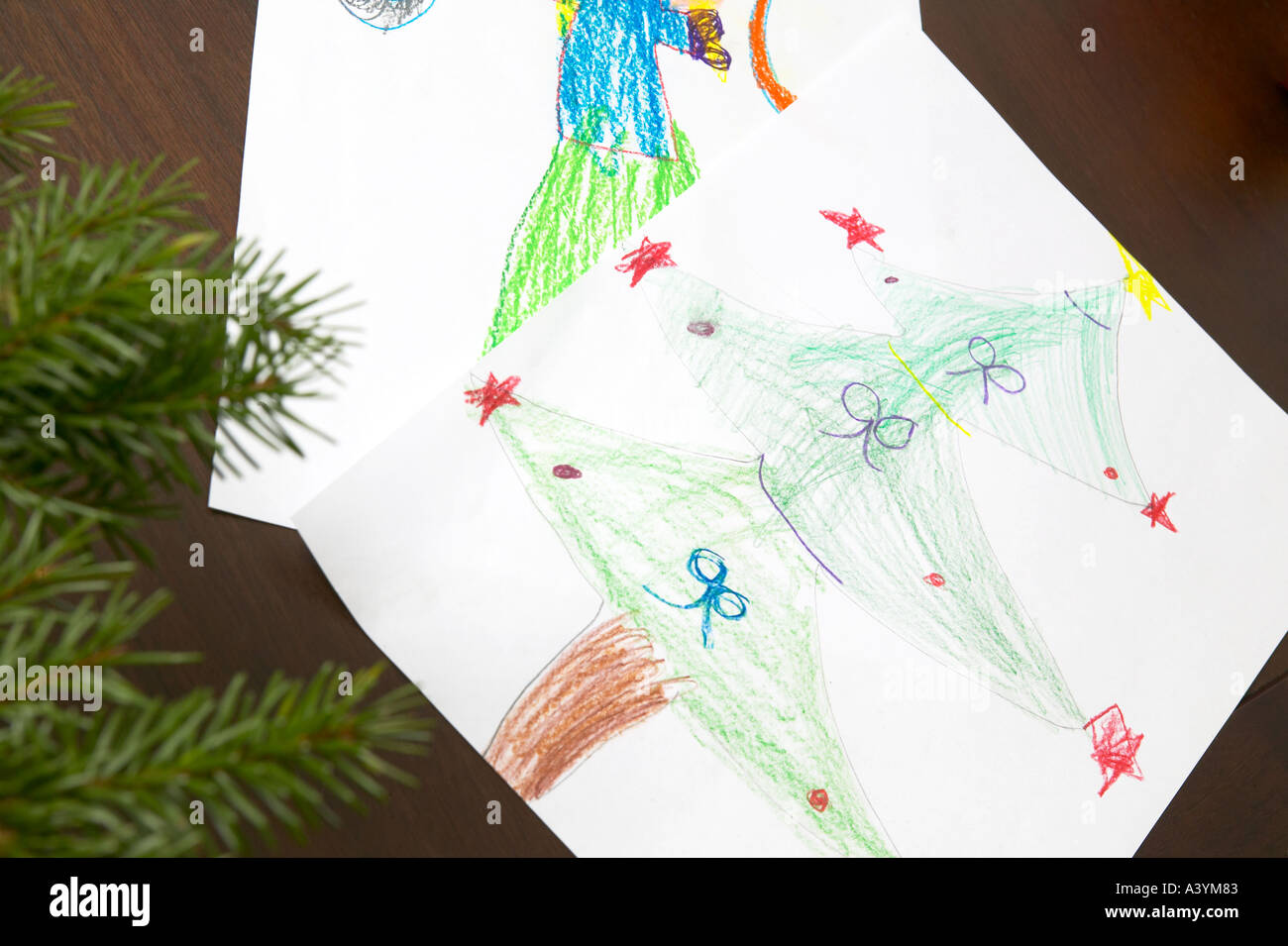Ancora la vita dei bambini disegni con albero di natale e decorazioni Foto Stock