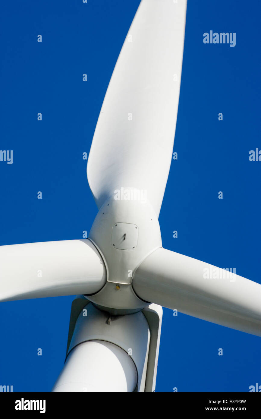 Close up di un rotore di un generatore eolico con portello di manutenzione  Foto stock - Alamy