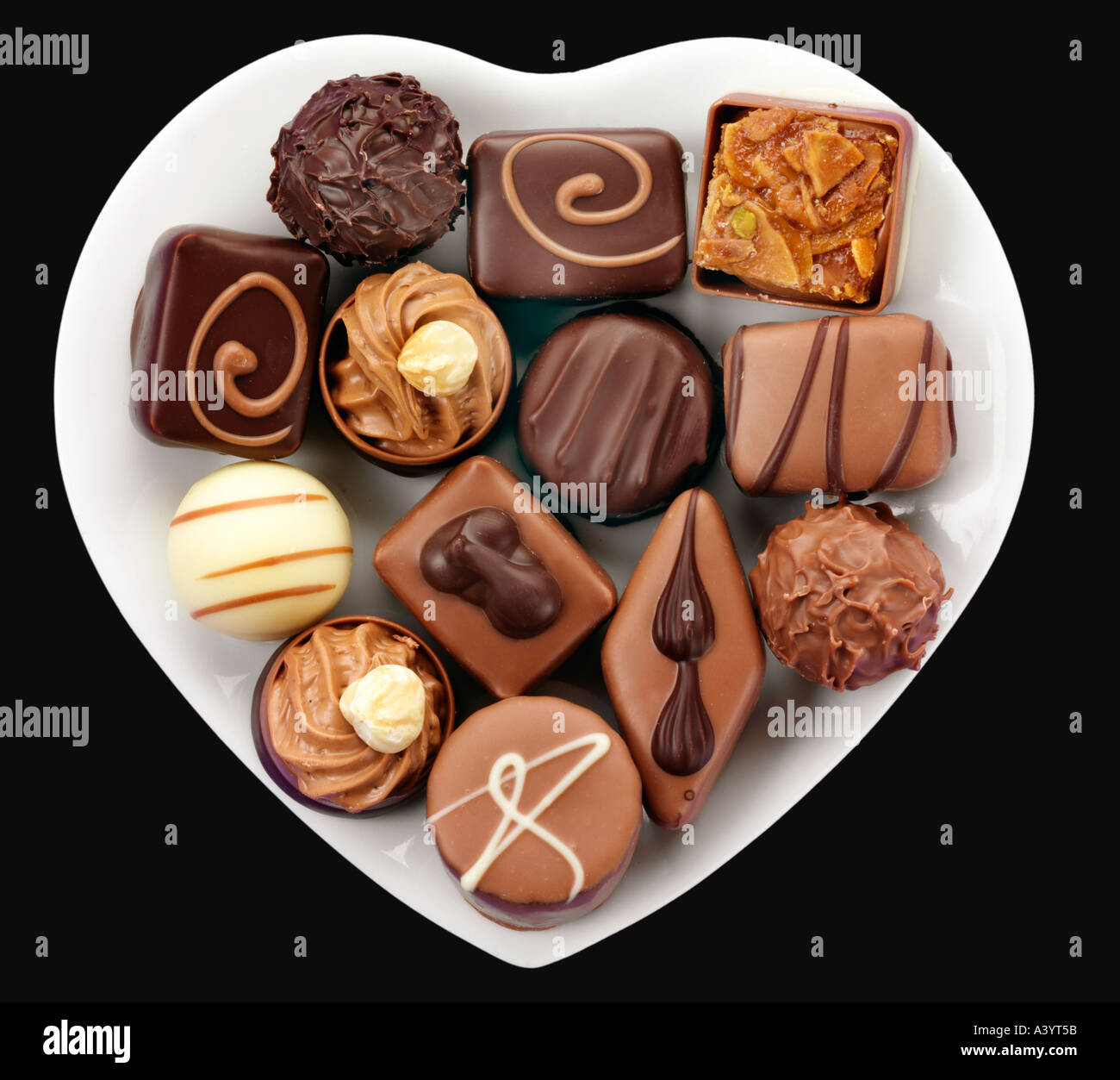 Cioccolatini belgi nel cuore piatto sagomato Foto Stock