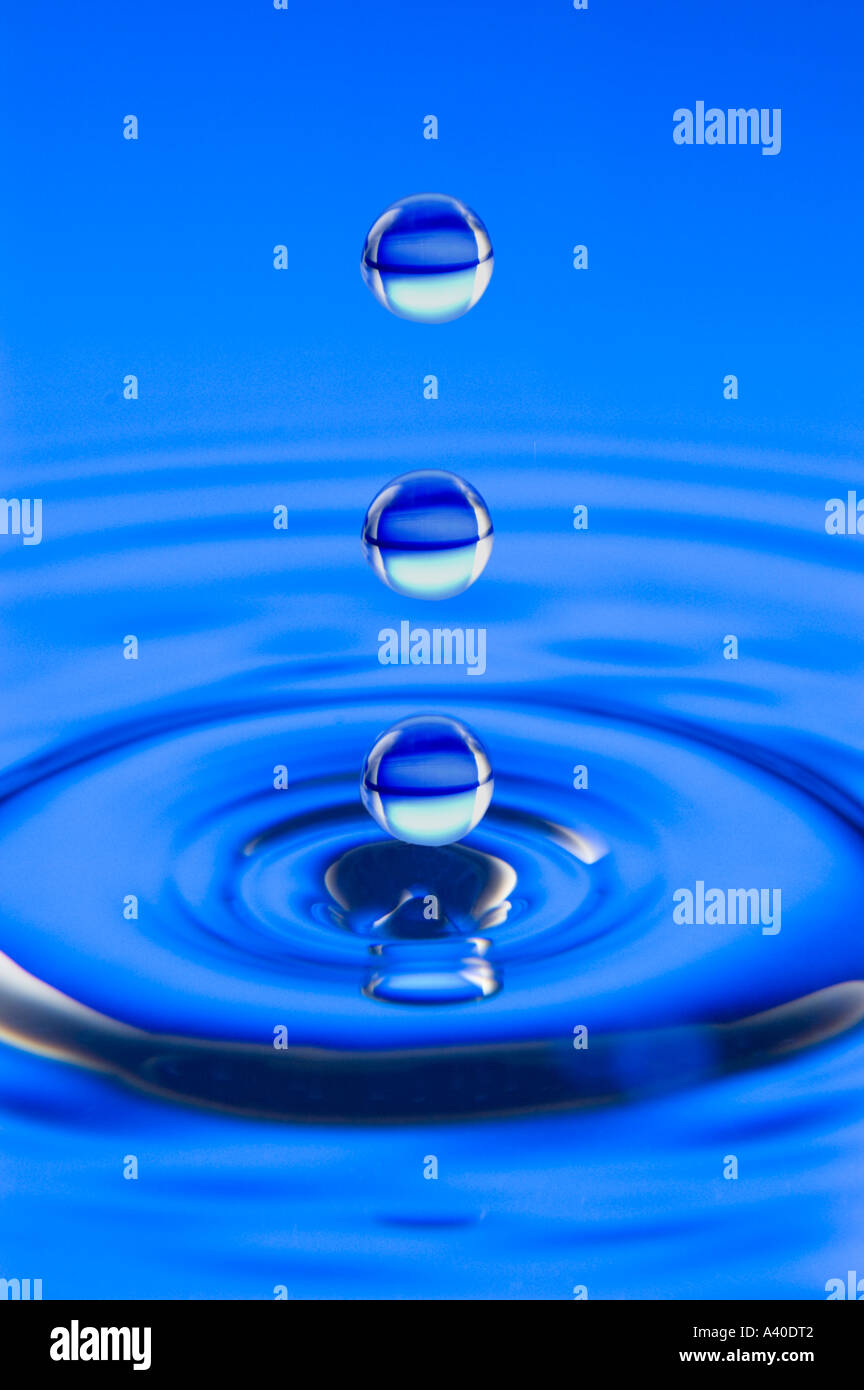Tre gocce in acqua Foto Stock