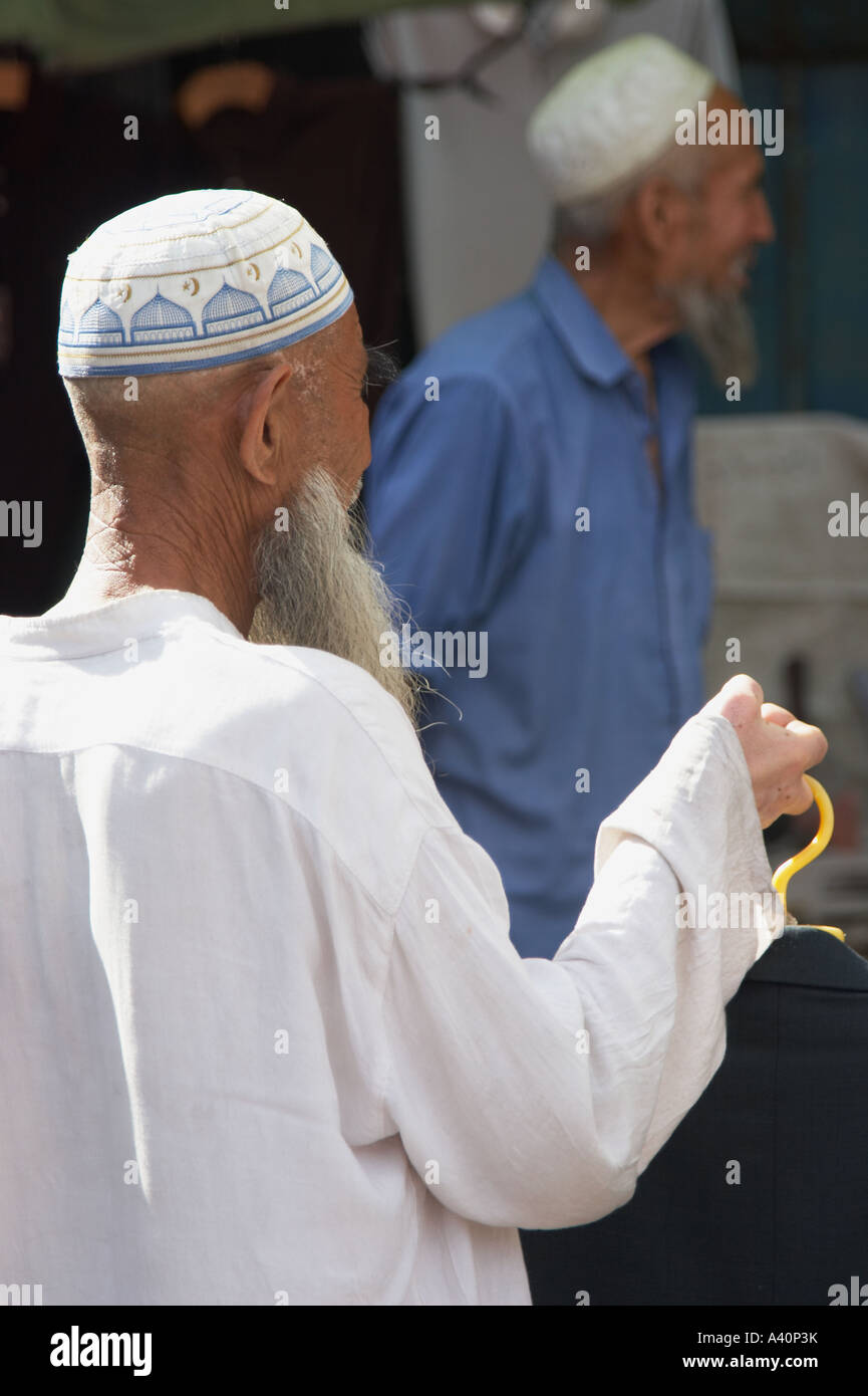 Anziani Uighur uomo al mercato Foto Stock