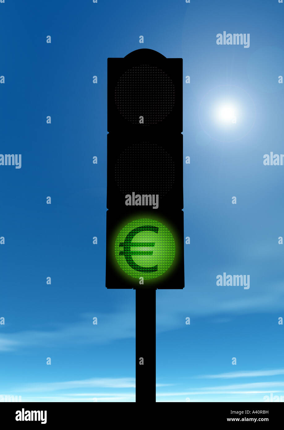 Il semaforo verde con il simbolo dell'Euro grüne Ampel mit Eurozeichen Foto Stock