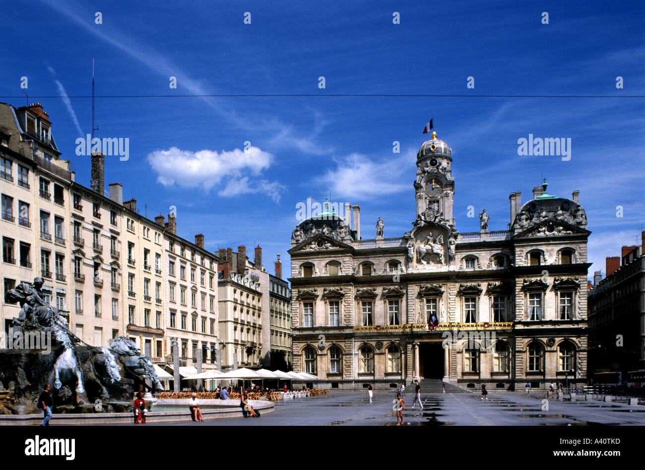 Hotel de la Ville e fontana Place des Terreaux Presqu'ile Lyon la Valle del Rodano in Francia Foto Stock