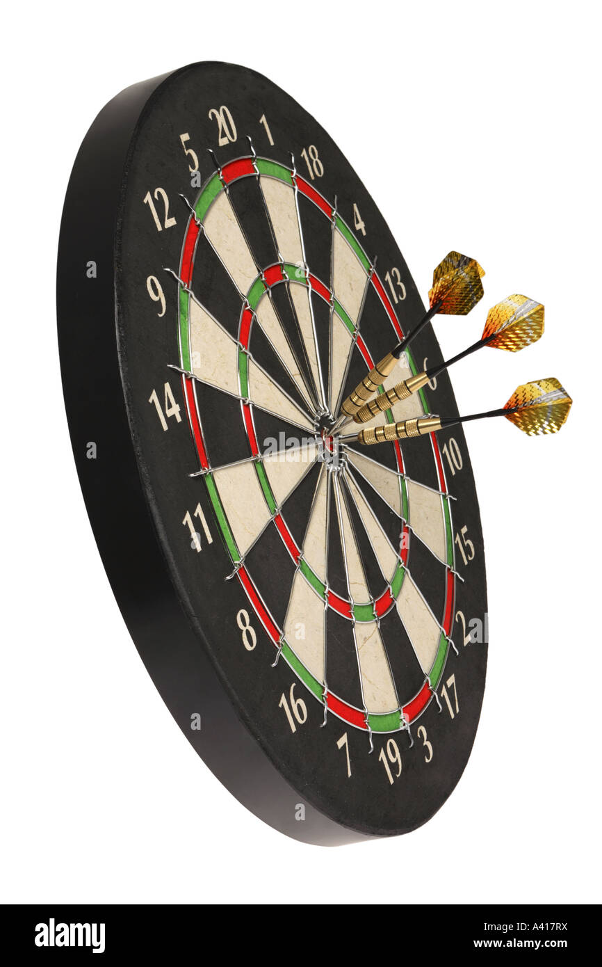 Scheda Dart con tre bullseyes ritagliata su sfondo bianco Foto Stock