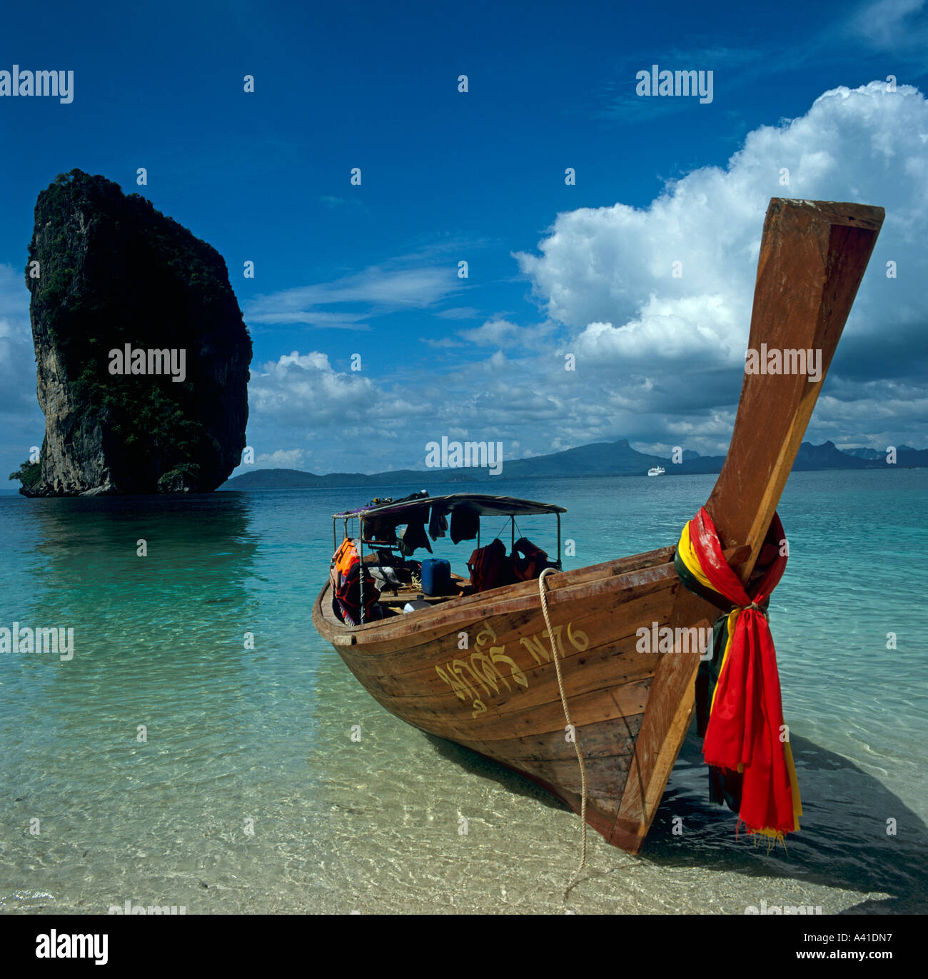 Longtailed acqua Taxi Chicken Island Krabi Thailandia del sud-est asiatico Foto Stock
