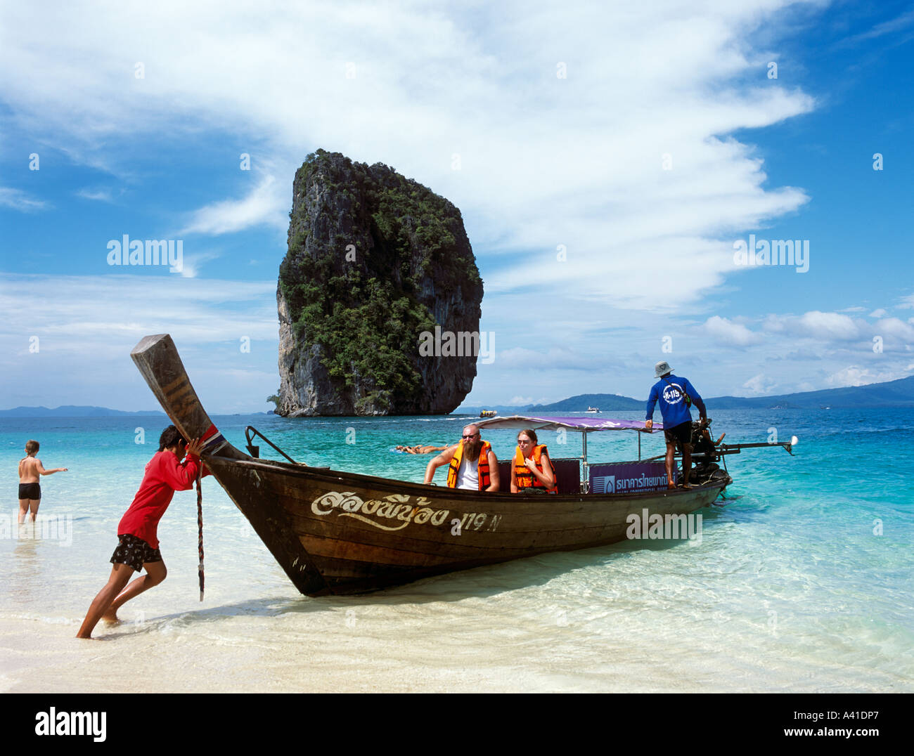Longtailed taxi boat Phuket Thailandia del sud-est asiatico Foto Stock