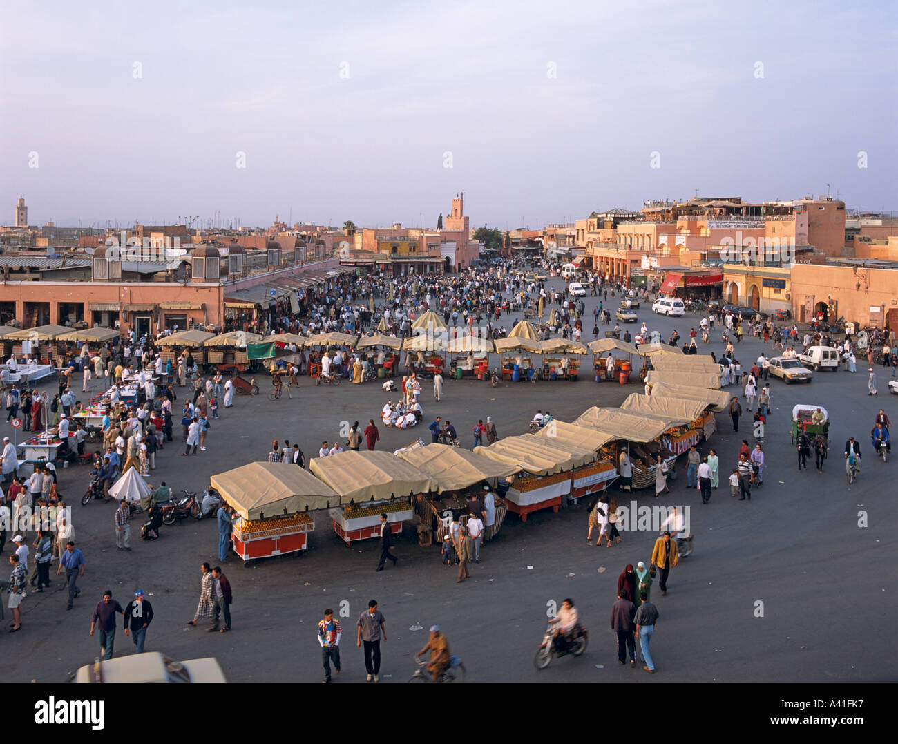 Piazza Djemaa El-Fná Marrrakesh Marocco Africa del Nord Foto Stock