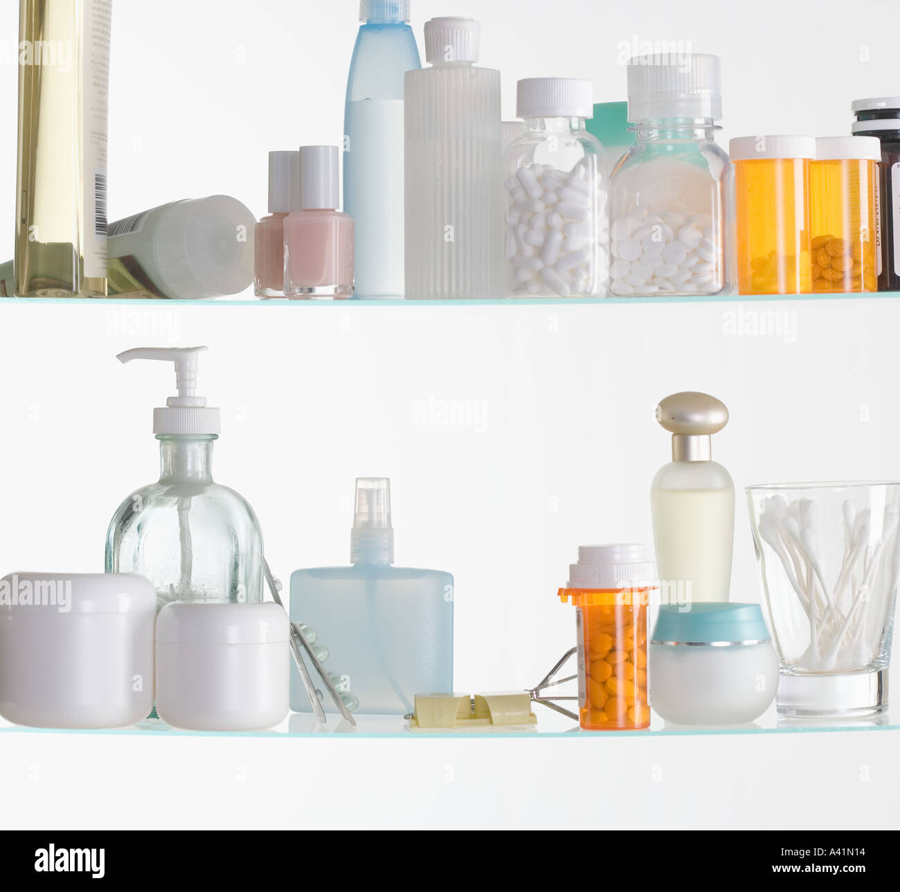 Ancora in vita all'interno di un cabinet di medicina Foto Stock