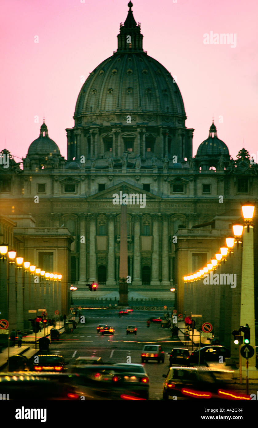 Roma Basilica di San Pietro il tramonto Via della Conciliazione Foto Stock