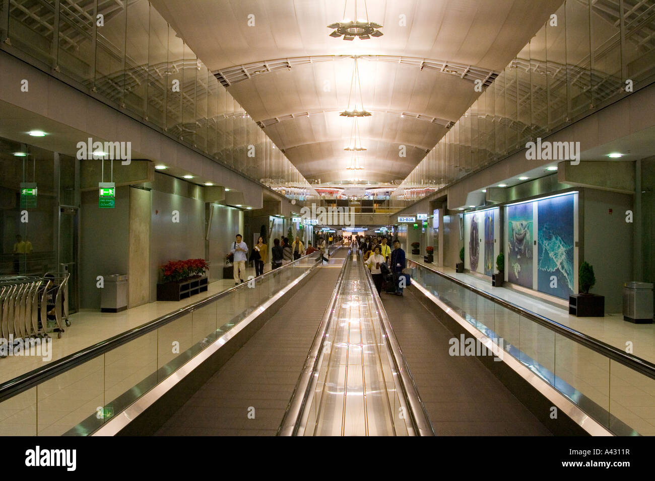 All'interno di Suvarnabhumi il nuovo aeroporto di Bangkok in Thailandia Foto Stock