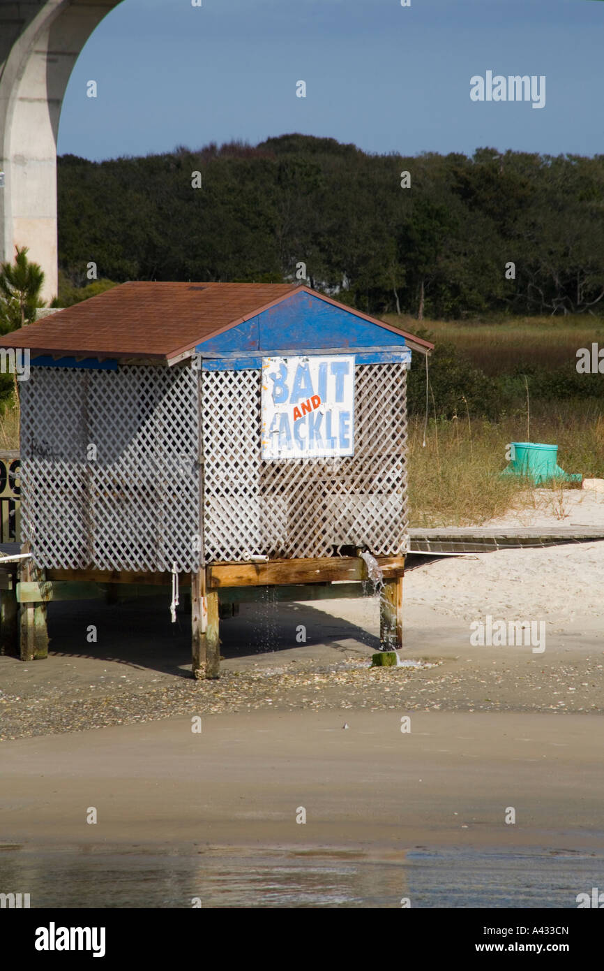 Esca e affrontare un capannone sotto il ponte a Vilano Beach, vicino a St Augustine, Florida, Stati Uniti d'America. Foto Stock