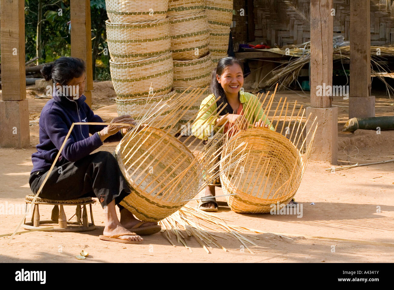 Cestello Divieto di tessitura Donkeo al di fuori di Luang Prabang Laos Foto Stock