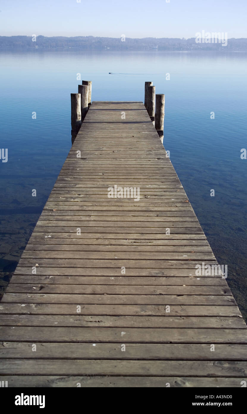 Pontile a lago Starnberger See in Germania Foto Stock