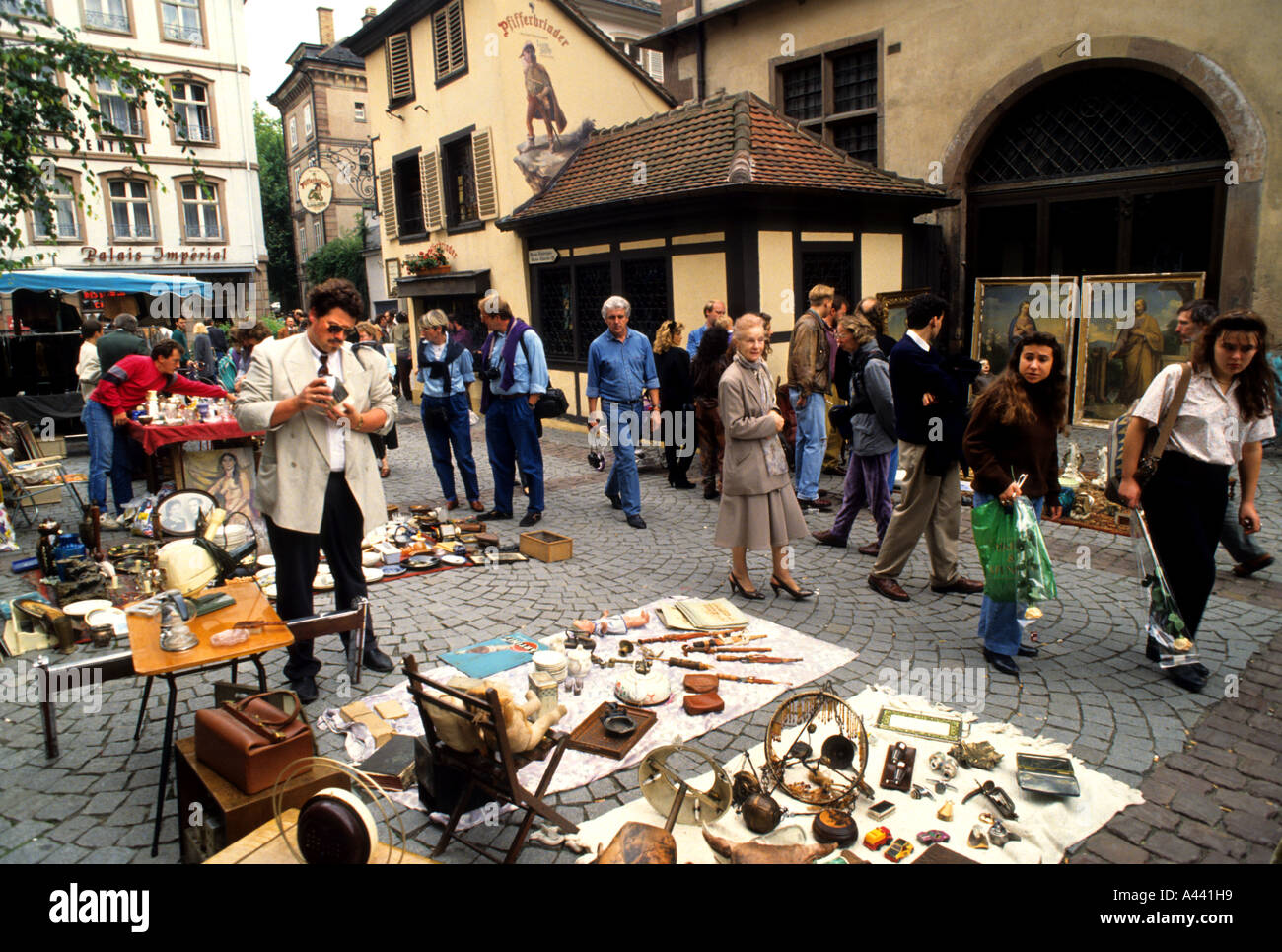 Strasburgo Alsace Francia Mercato delle Pulci della città antica Foto Stock