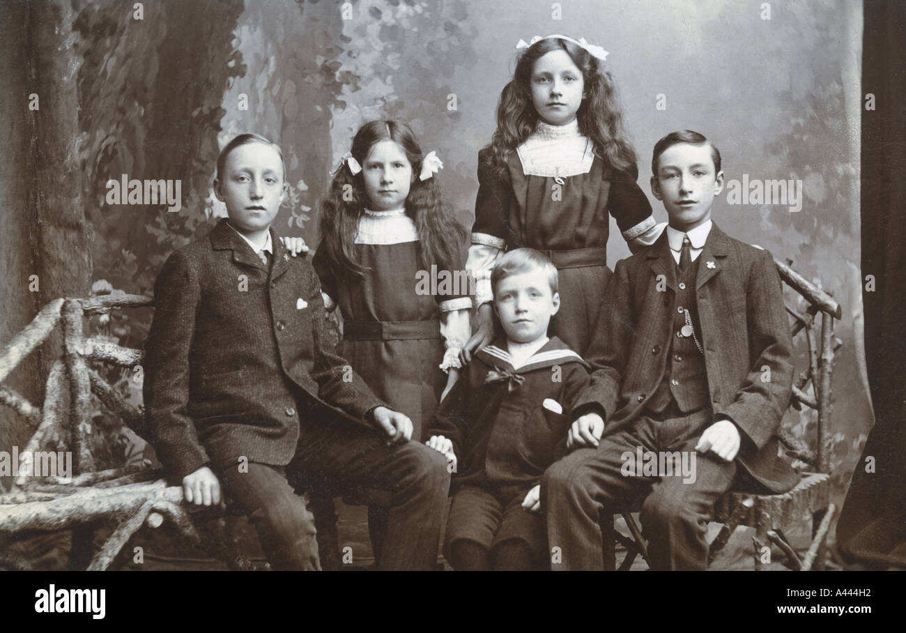 Un ritratto di famiglia prese durante o in prossimità della prima guerra mondiale Foto Stock