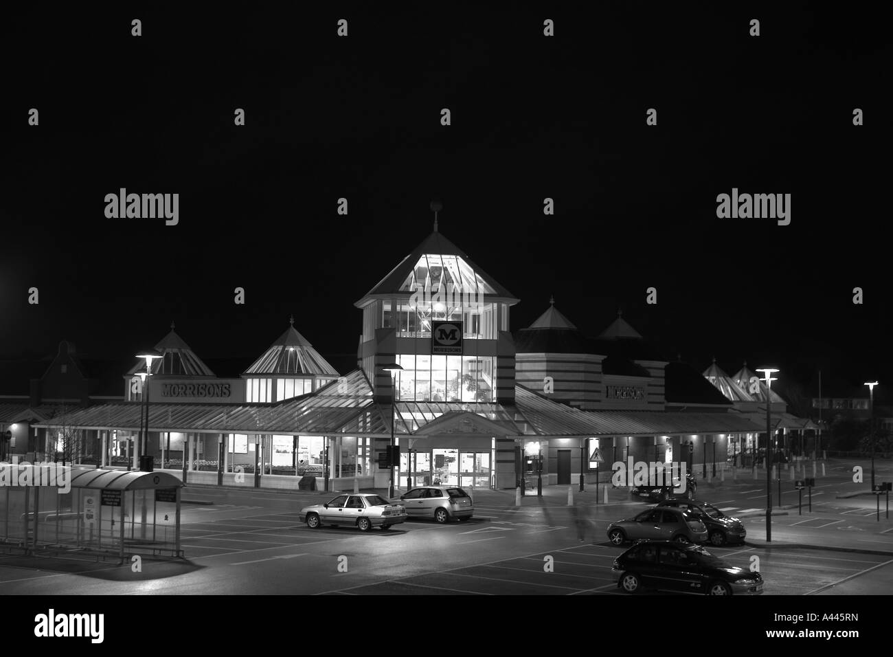 Notte Tempo Morrisions Southport costruzione design supermercato bianco nero Foto Stock