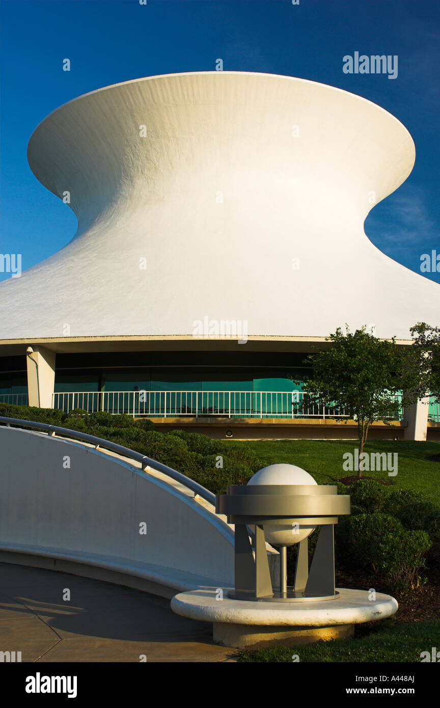 La curvatura del tetto della James S McDonnell planetario al St Louis Science Centre, St. Louis, MO, STATI UNITI D'AMERICA Foto Stock