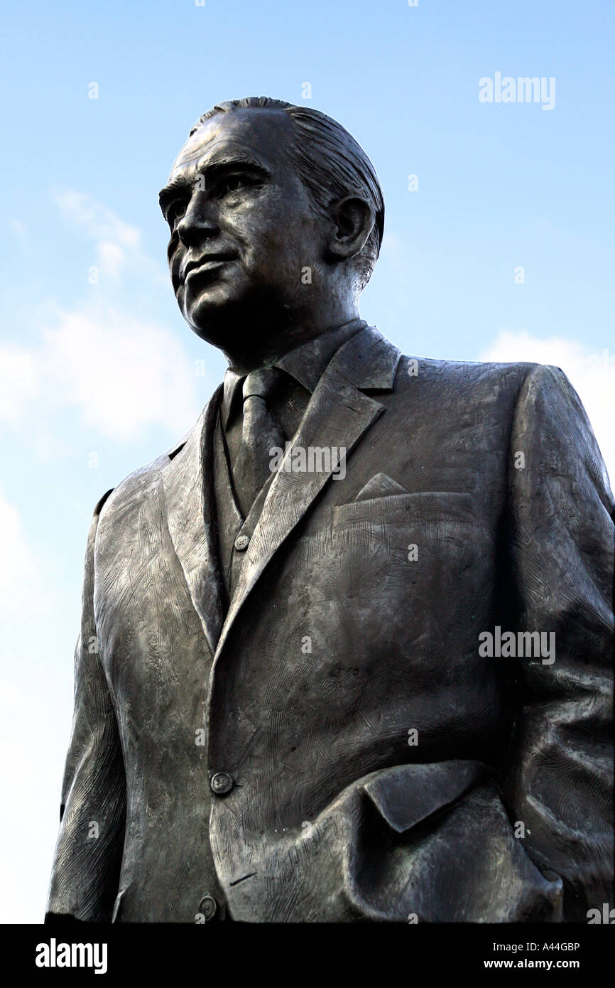 Statua di Sir Alf Ramsay a Ipswich Town Football Ground Suffolk REGNO UNITO Foto Stock