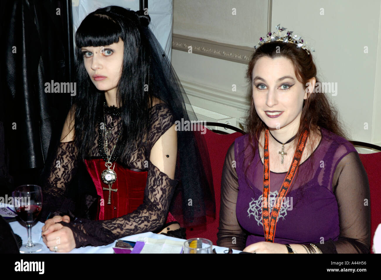 Goth ragazze a al di là del velo III Goth Music Festival Foto Stock