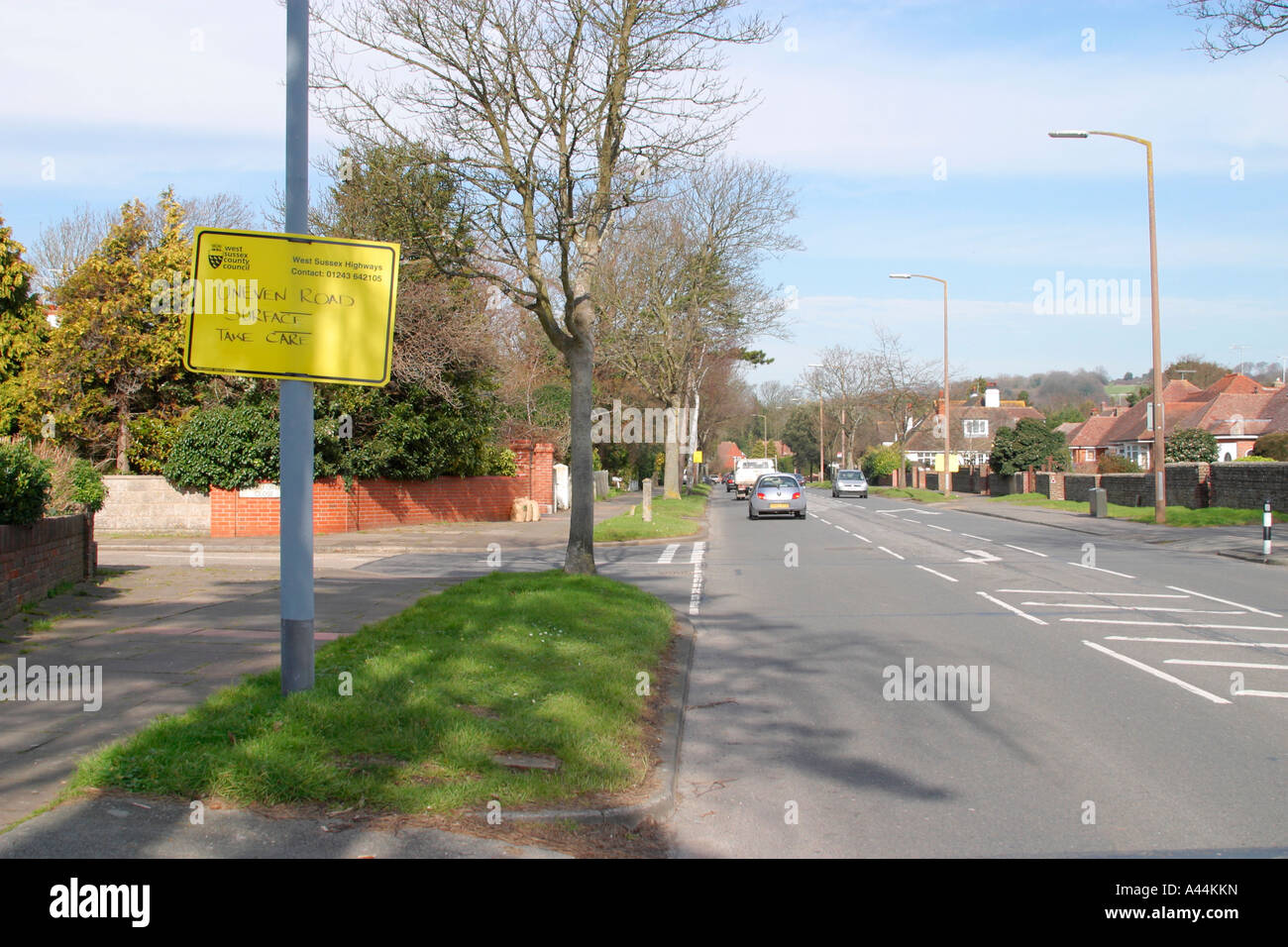 Cartello di avvertimento scritto a mano da Side of Road, West Sussex, Inghilterra, Regno Unito Foto Stock