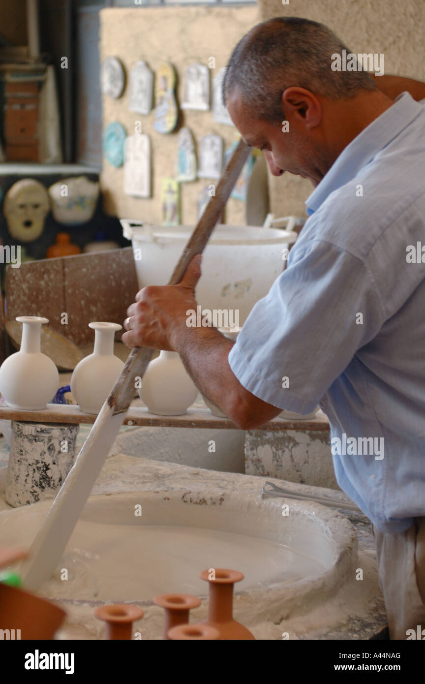 Processo di fabbricazione di stoviglie, Vietri sul Mare - Italia. Foto Stock