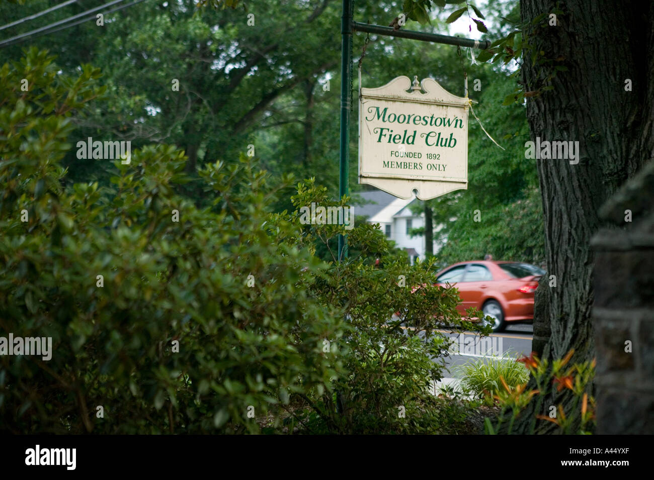 Vista di un cartello d'ingresso ai membri solo campo Moorestown Club in Moorestown New Jersey STATI UNITI D'AMERICA LUGLIO 2005 Foto Stock