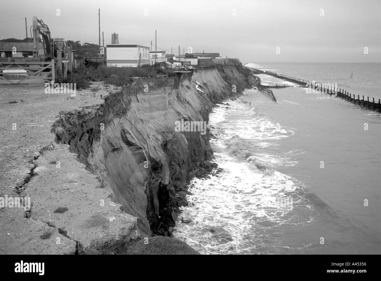 Danneggiato mare difese a happisburgh, norfolk, East Anglia, Inghilterra,Gran Bretagna, UK. Foto Stock