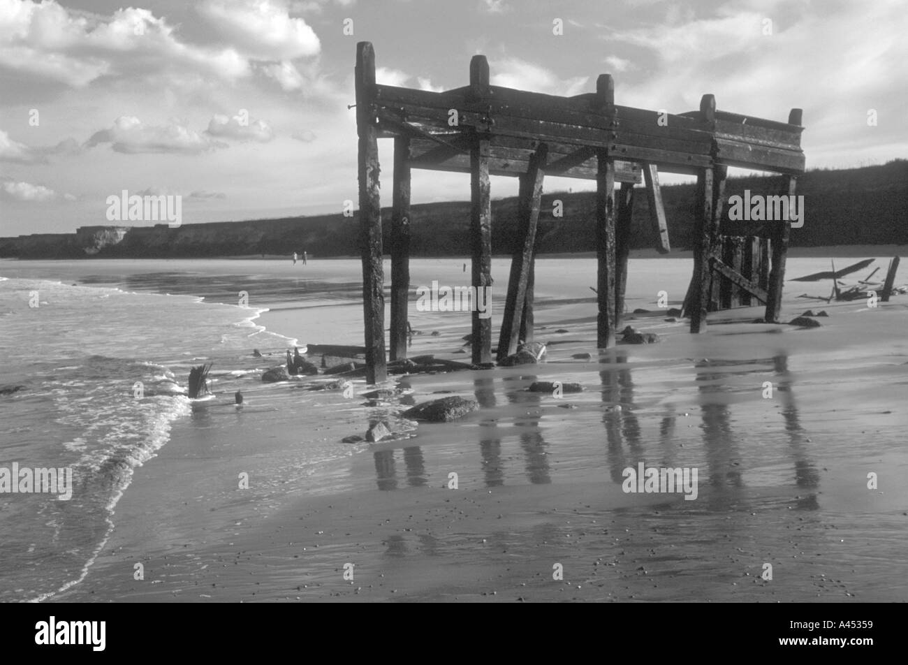 Danneggiato mare difese a happisburgh, norfolk, East Anglia, Inghilterra,Gran Bretagna, UK. Foto Stock