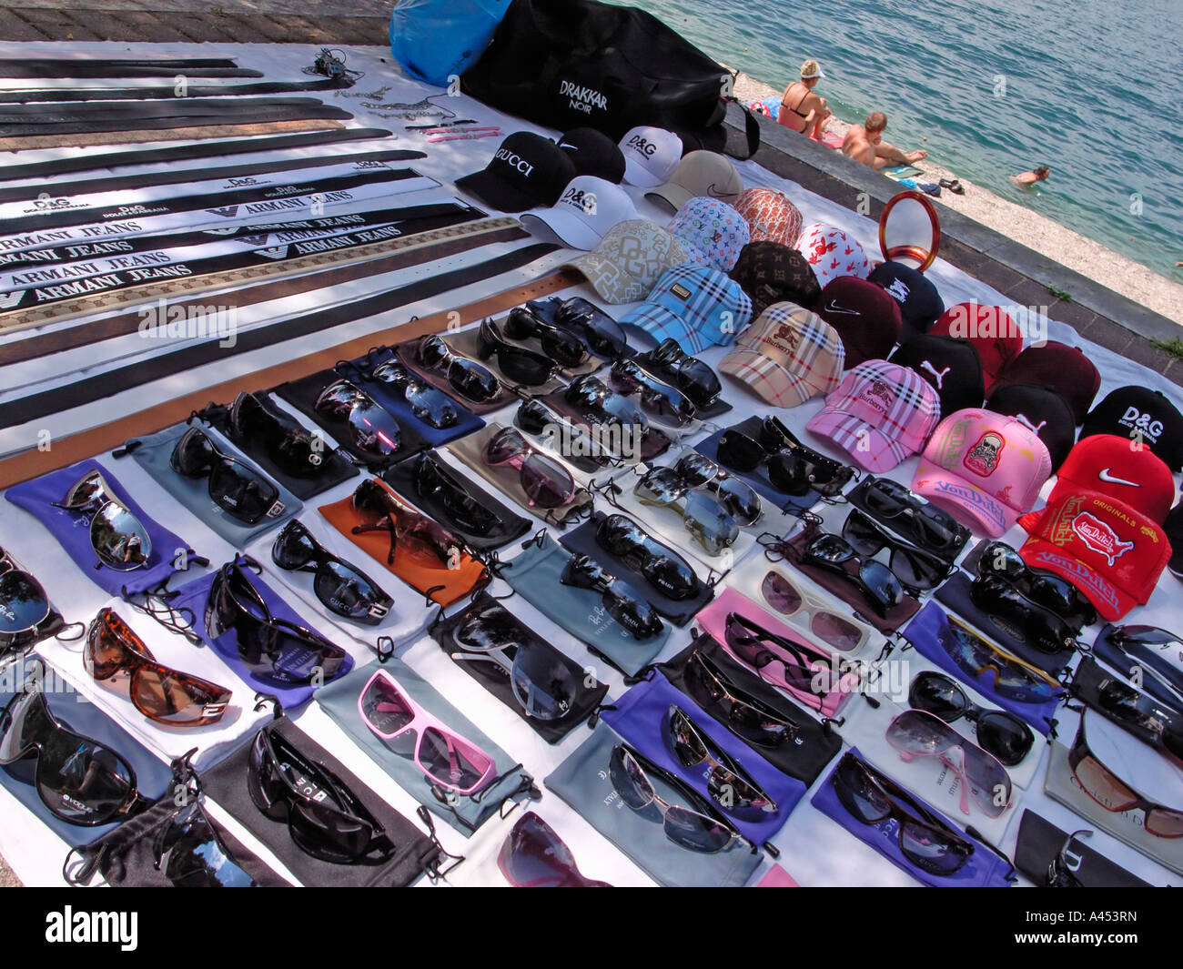 Commercianti di strada display nel Garda Lago di Garda Italia Foto Stock