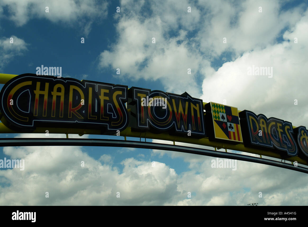 AJD53678, Charles Town, WV, West Virginia, Charles Town gare e fessure, ingresso Foto Stock