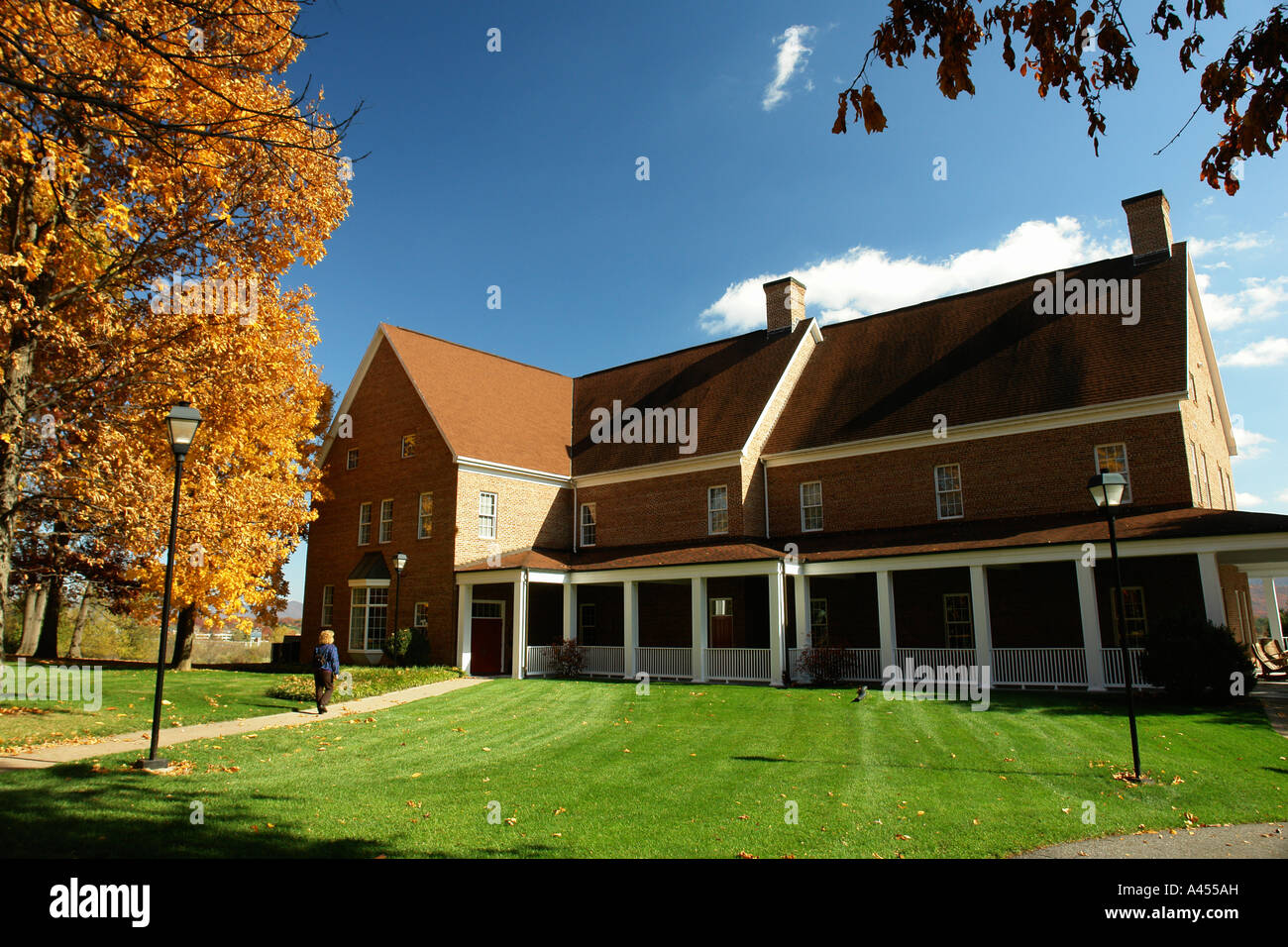 AJD53783, Waynesboro, VA, Virginia, Shenandoah Valley, P Buckley Moss Museum Foto Stock