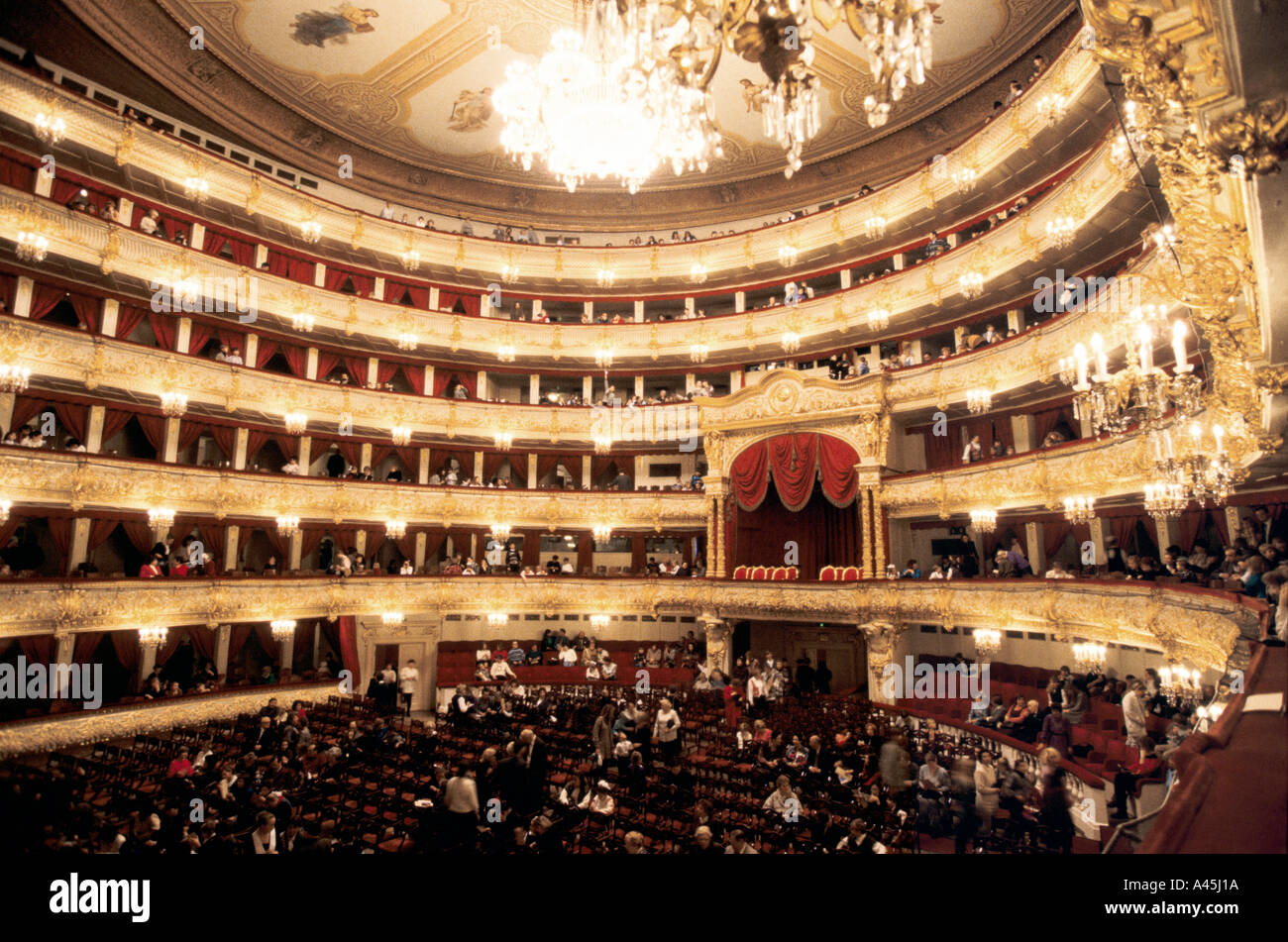 Teatro Bolshoi di Mosca il teatro Bolshoi interno e pubblico arrivando 1995  Foto stock - Alamy